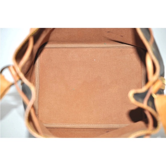 Authentic Louis Vuitton
Monogram Petit Noe M42226
Shoulder Drawstring Bag - Picture 10 of 14